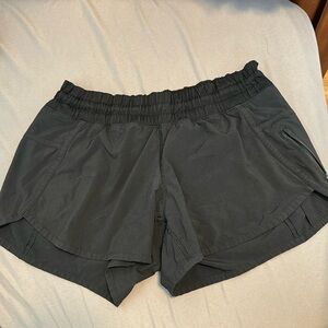 Lululemon Black Track That (older version) shorts 2.5’